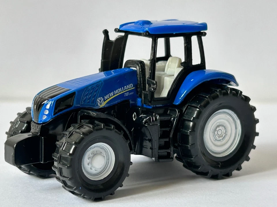 Tractor New Holland and Crop Sprayer Model Toy Diecast 1:87 Scale Siku 1668 - Image 4 of 4