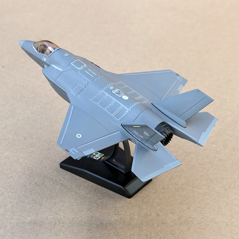 1:100 AMI Lockheed Martin F-35B Lightning II Fighter Jet Diecast