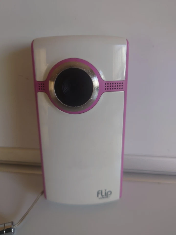 Flip Ultra Video Camera 4 GB Records 120min, Model U1120W, Pocket Size, Tested - Image 2 of 4