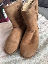 UGG Women's Classic Short Boot Size 8 US - Chestnut