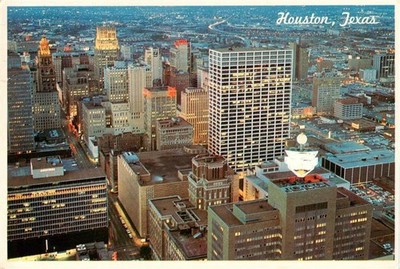 San Jacinto Texas Houston Skyline Downtown Hochhaeuser Nachtaufnahme Fliegeraufn