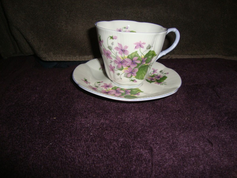 Royal Albert fine bone china cup/saucer with flowers BEAUTIFUL!