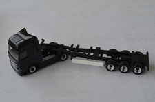 Herpa Iveco S Way Containersattelzug schwarz mit Unterfahrschutz weiß