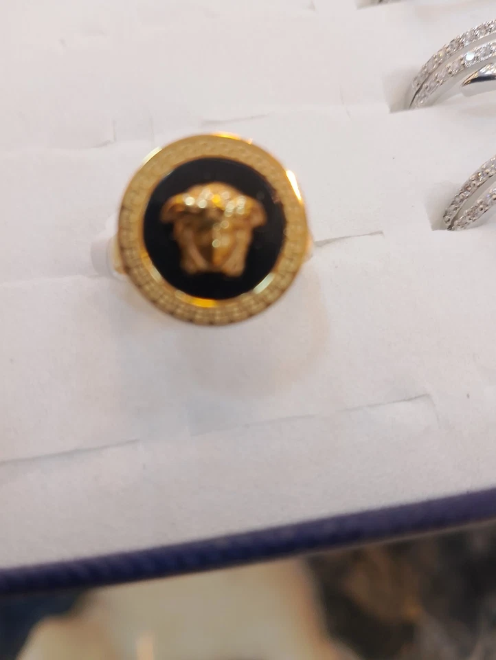 Anillo Versace muy bonito Foto 3 de 4