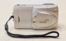 Olympus D-490 ZOOM Digital Camera Camedia - 2.1MP, 3X Optical - 'AA', Working!