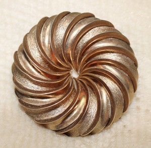 Vintage-Gold-Plated-Modernist-3D-Circle-Brooch-Pin