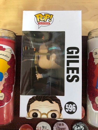 Buffy The Vampire Slayer Giles Funko Pop #596 vinilo abovedado. + Velas y botones - Imagen 9 de 10