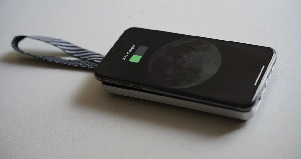 Banco de alimentación inalámbrico de litio XACTLY 10.000 mAh - Cargador rápido todo en 1 Foto 2 de 4