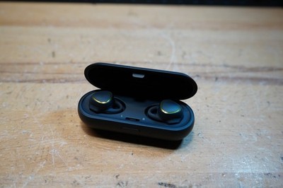 (E) Samsung Gear IconX 2016 SM-R150 Black Wireless Earbuds + Charging Case