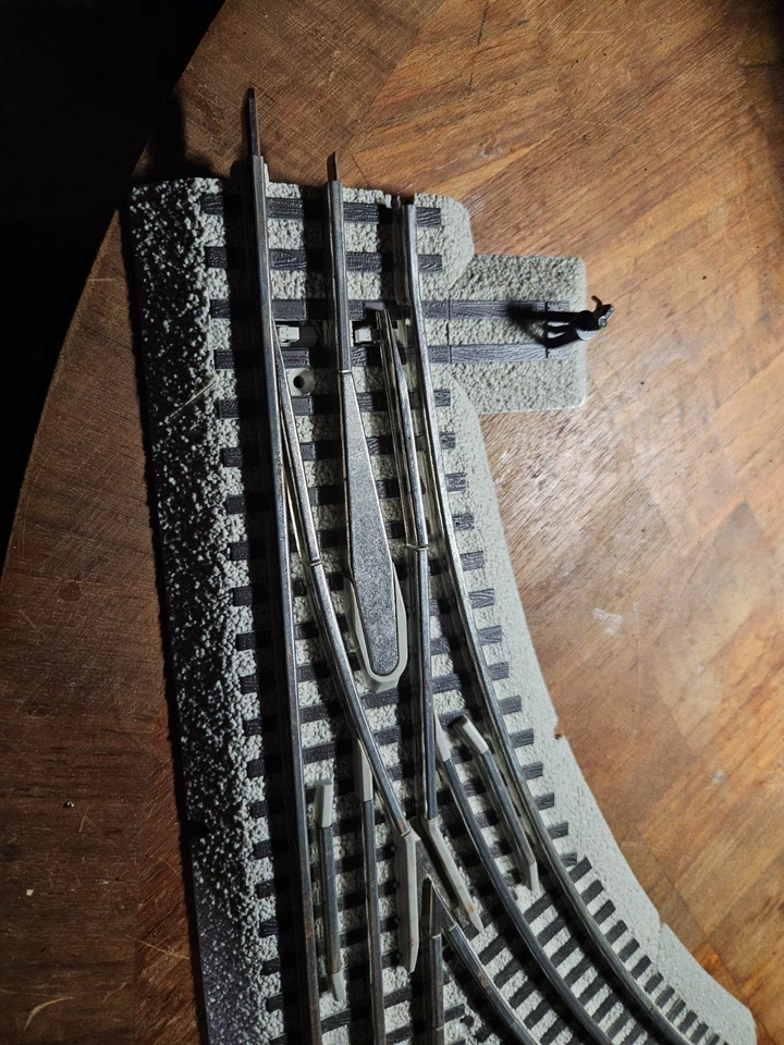 #36 MANUAL LEFT SWITCH, O GUAGE, FAST TRACK SWITCH, SEE PHOTOS - Image 4 of 4