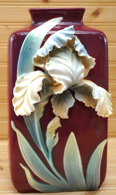 Franz FZ00553 Red, Iris Vase, 12 1/2''    (S43)