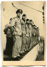 GERMAN WWII ARCHIVE PHOTO: KRIEGSMARINE U-BOAT SAILORS LINED UP ON UPPER DECK