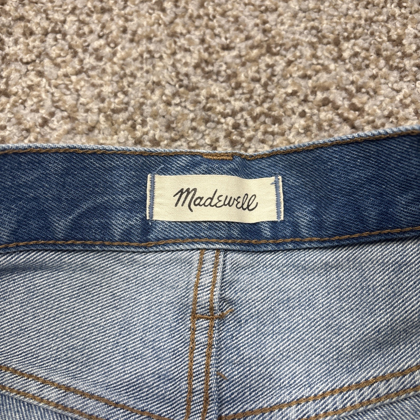 Madewell Shorts Relaxed Denim Light Wash Raw Hem 28 High Rise Waist Measures 34 - View 4