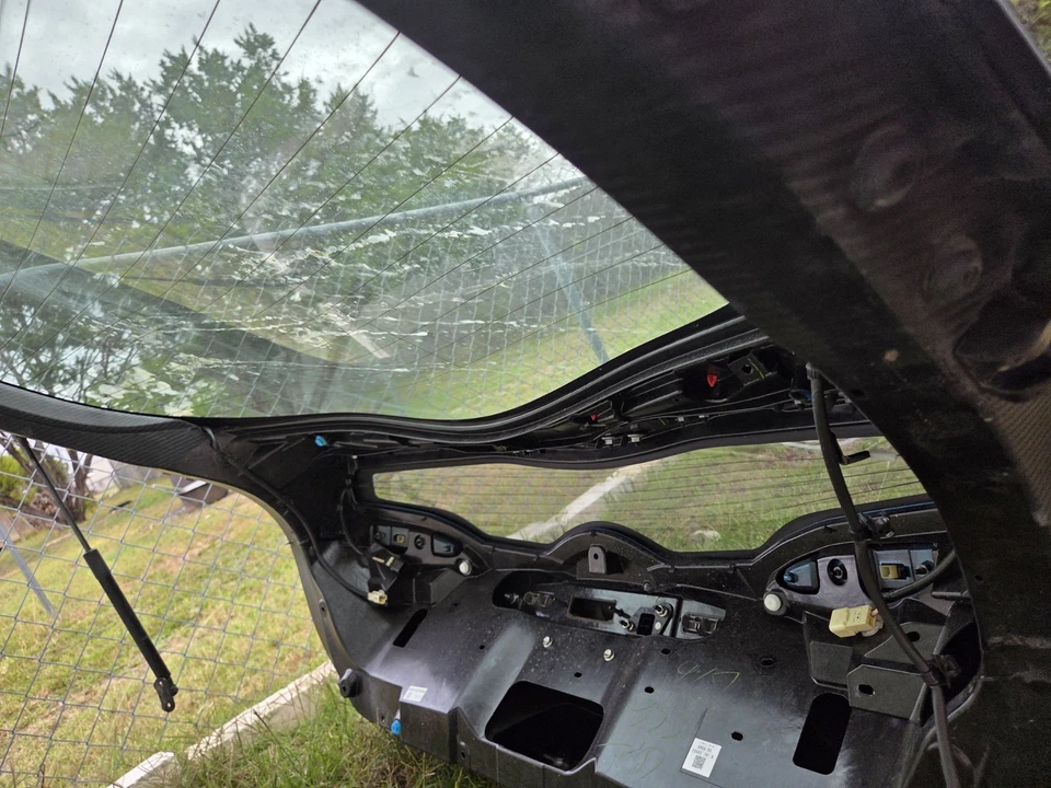 Toyota Prius Prime 2017 2018 2019 2020 2021 2022 puerta levadiza puerta trasera OEM usado Foto 2 de 4