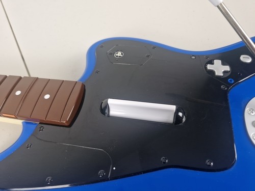 Rock Band 4 - PS4 Game + Wireless Guitar Fender Jaguar - No Battery Cover - Picture 9 of 12