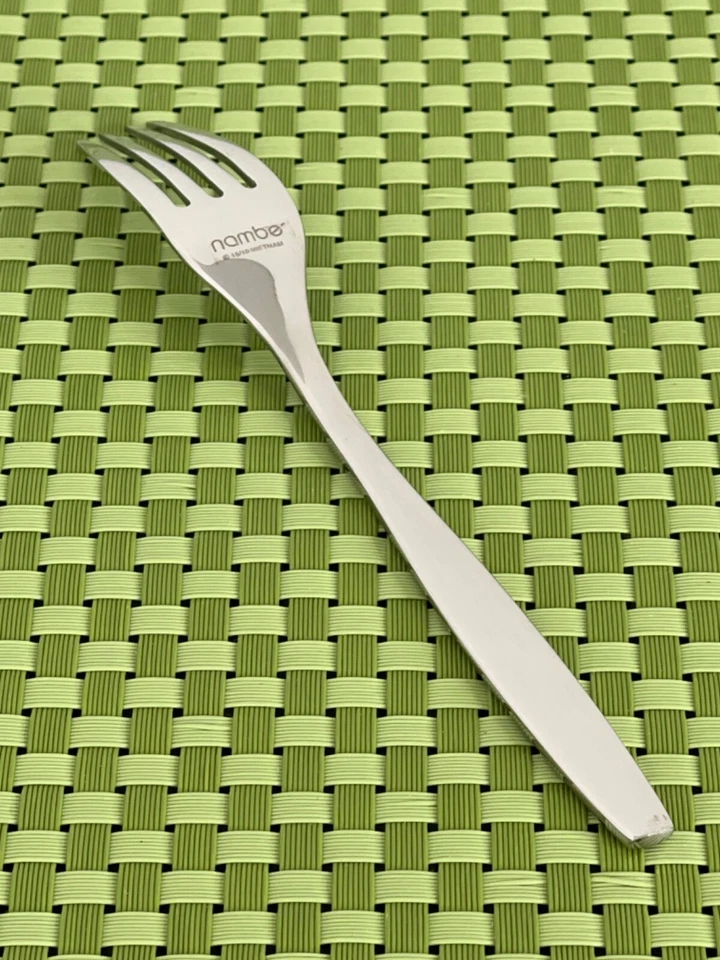Tenedor de ensalada de acero inoxidable Nambe AIDAN 18/10 cubiertos brillantes B83G Foto 4 de 4