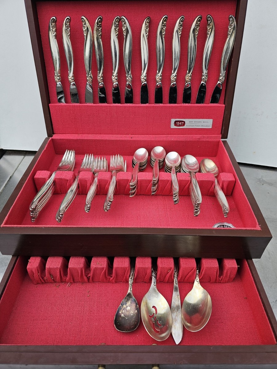 1847 Rogers Bros. “Leilani” 76 Piece Silverplate Flatware Set