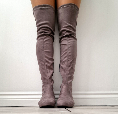 Botas planas largas con cremallera y cremallera hasta el muslo grises para mujer calce estrecho - Imagen 7 de 10