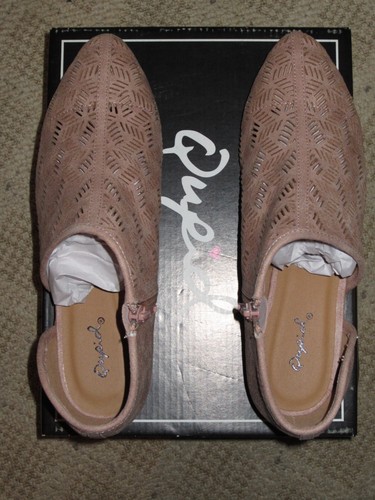 Qupid Tuxedo Cut Out Ankle Boot Blush Distress Women's Size 7 NEW! - Picture 9 of 9