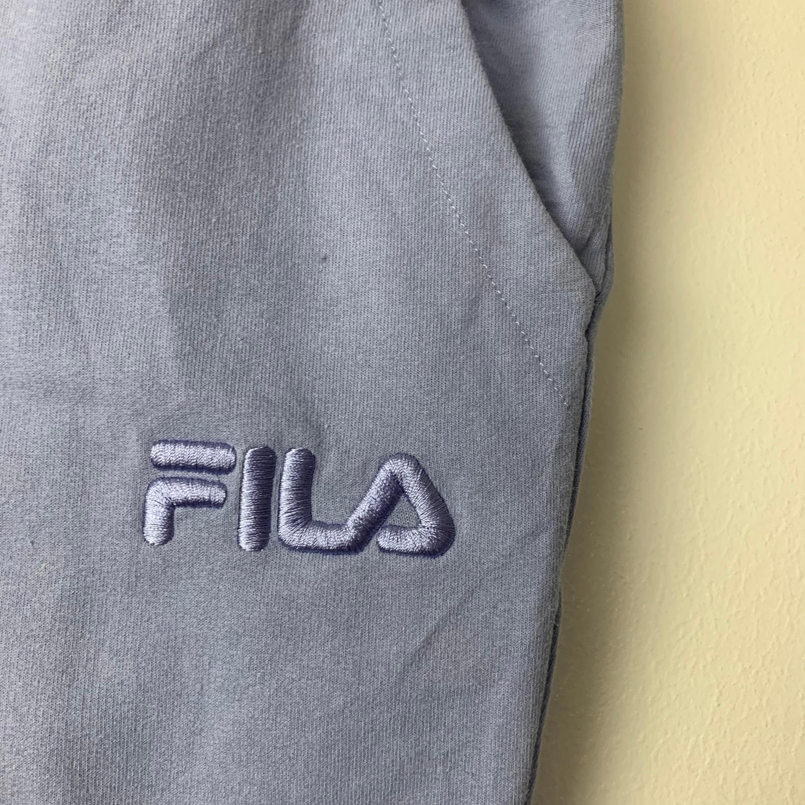 Pantaloni da jogging donna FILA viola piccoli ricamati
