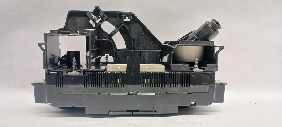 2007 VOLKSWAGEN PASSAT Heat AC Controller (heated seat) OEM 07 - Imagem 4 de 4