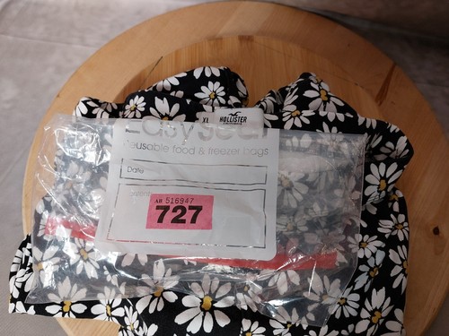 Hollister "Ultra High Rise" Black & White Floral Daisy Flare Leg Pants Size = XL - Picture 6 of 6