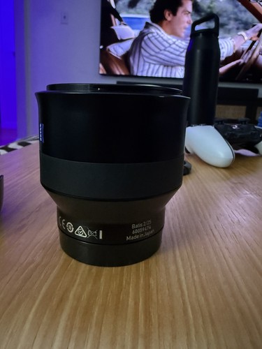 Zeiss Batis 25mm f/2 Distagon T* - Portrait Camera Lens For Sony E - Picture 9 of 13
