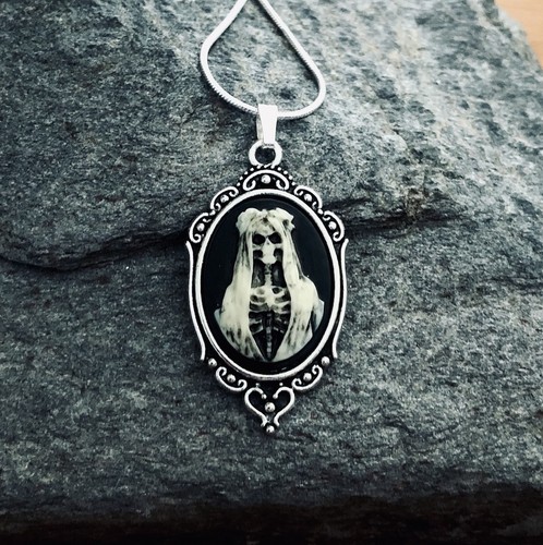 Santa Muerte Distressed Cameo Necklace Pendant, 925 Sterling Silver Chain - Picture 6 of 7