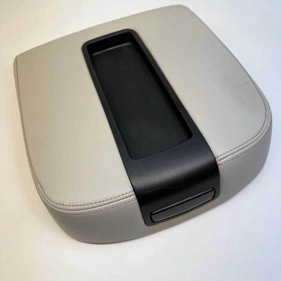 Chevrolet Tahoe Suburban GMC Yukon 2007-2013 reposabrazos central tapa beige fabricante de equipos originales Foto 2 de 4
