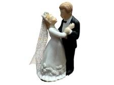 Geo Z. Lefton Bride  Groom Kissing Dancing Figurine Wedding Cake Topper 05509