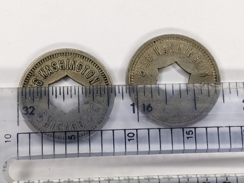 x2 LOTE c1920 Chicago Burnham Gum Machine Fichas Monedas Antiguas Gumball Comercio 6B - Imagen 5 de 5
