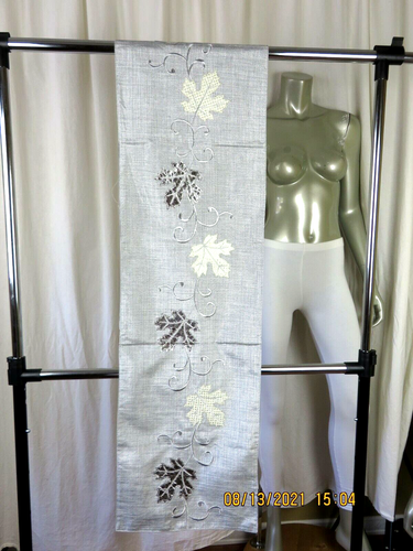 BELLA LUX NWOT 100% Polyester Silver Embroider Rectangle Table Runner Tablecloth - Picture 9 of 9