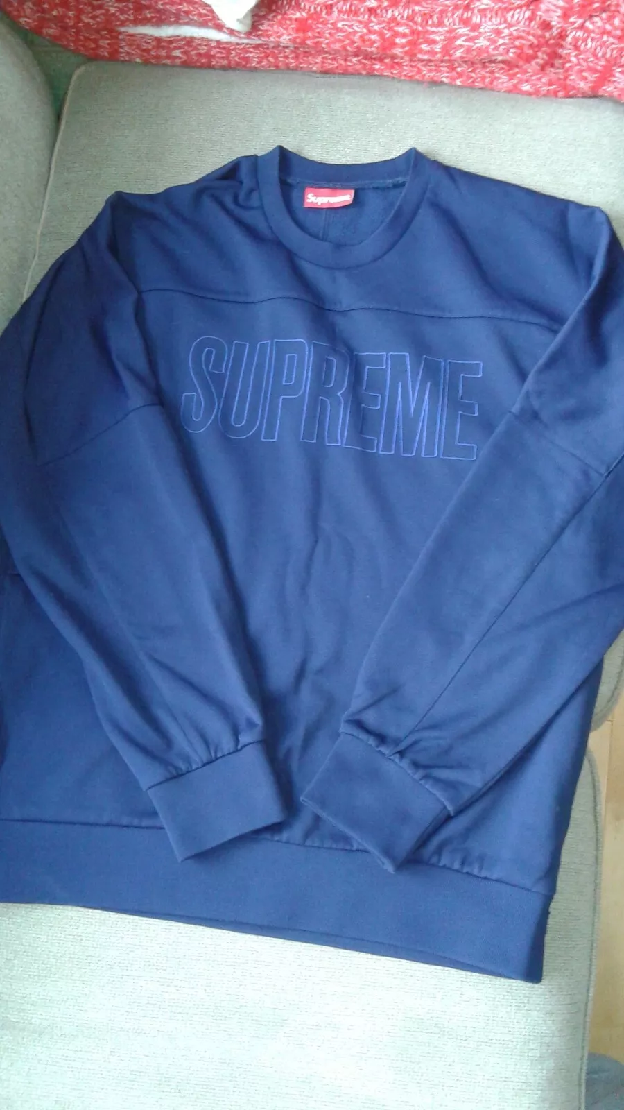 PULL HOMME SUPREME TAILLE XL BLEU MARINE DEUX POCHES SUR LE DEVANT