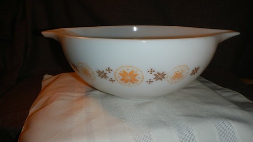 Pyrex Town & Country Pattern 4 Qt. Cinderella Style Mixing Bowl - Picture 3 of 10