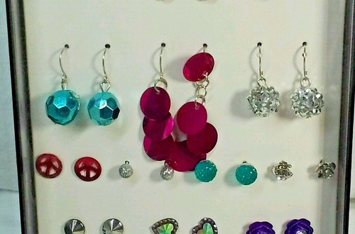 Earrings 20 Pairs costume gift box Gift New 17 posts & 3 wire pairs - Picture 3 of 5