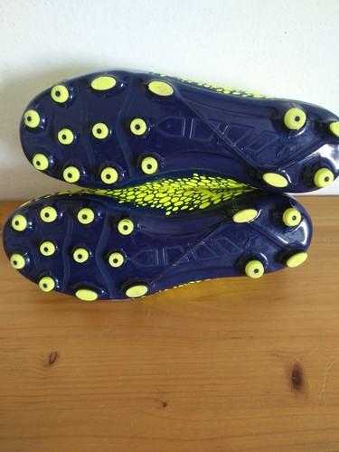 Puma scarpe calcio Evo Power giallo fluo num.38 ottimo stato tenute in  scatola | eBay