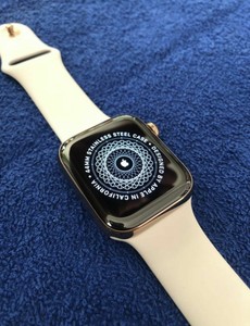 Series-4-Apple-Watch-Gold-Stainless-Steel-GPS-Cellular-44mm-White-Band