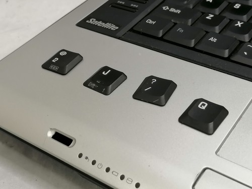 FOR PARTS 15.4" Toshiba Satellite A105-S2141 (Celeron M 410/1.46 GHz/512 MB RAM) - Picture 4 of 11