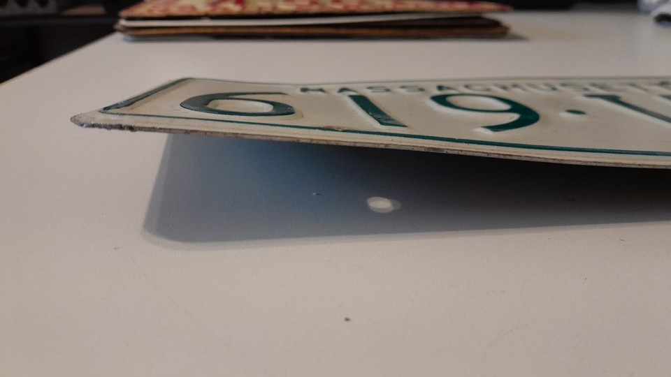 🐾 1977 MASSACHUSETTS "PASSENGER" LICENSE PLATE (619IEV) W/84 RENEW