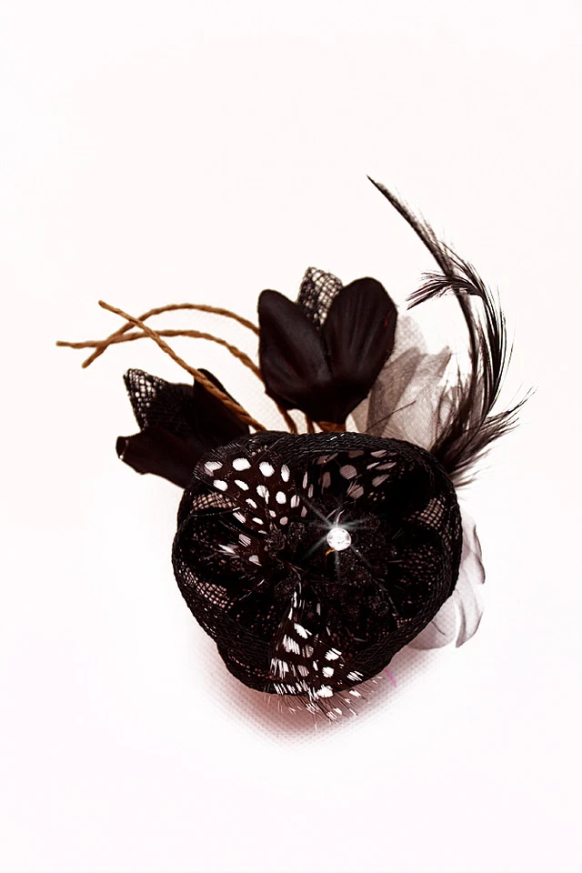 Pince Broche Ceremonie Sinamay Mariage Fleur Plumes Strass (Rose, Rouge,.. NEUF - Photo 2/4