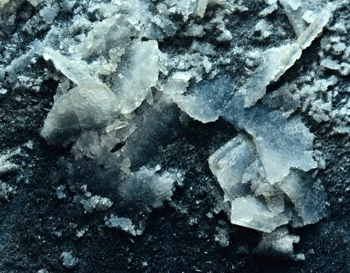 294 Gramm seltene Vorobyevite Beryllkristalle auf Quarzkristall mit Turmalinalbit - Bild 6 von 10
