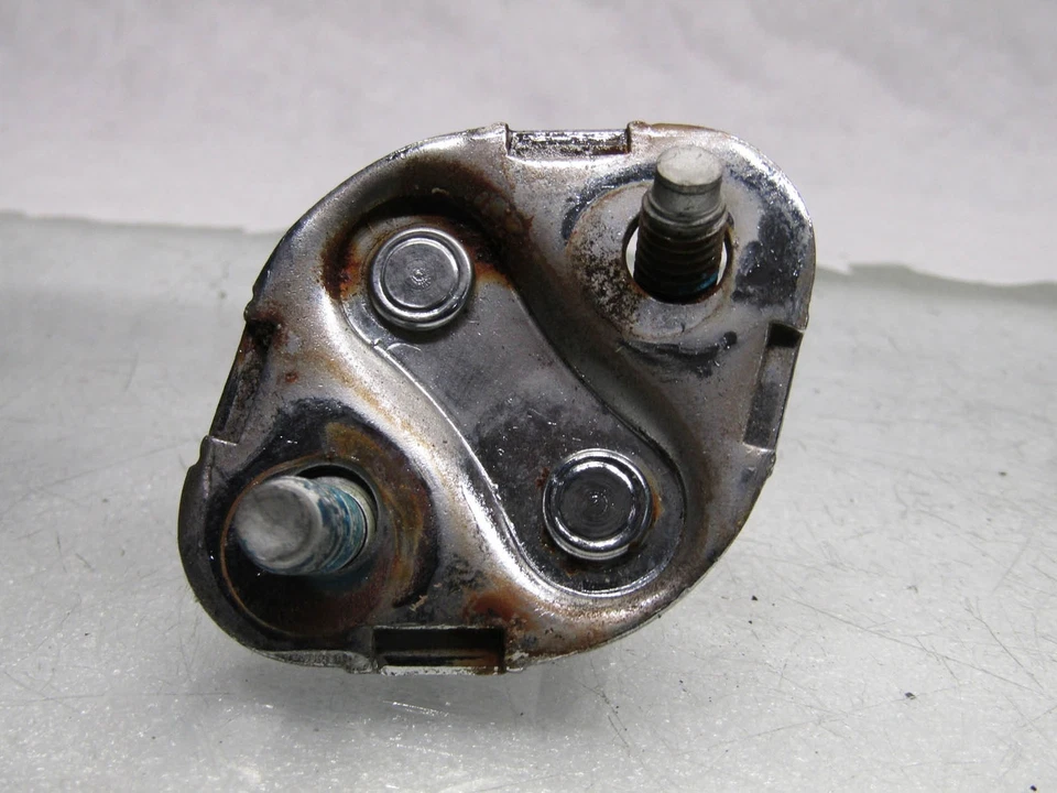 Lexus Soarer Toyota SC300 SC400 91-00 LH puerta delantera izquierda catch striker pin Foto 3 de 4