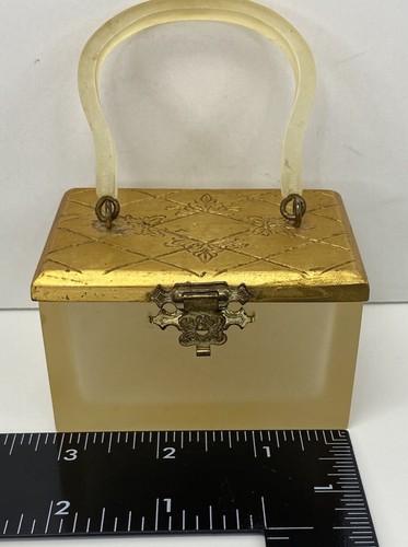 Vintage Lucite Handtasche Form Schmuckschatulle geätzt goldfarben Top mit Lucite Griff - Bild 7 von 9