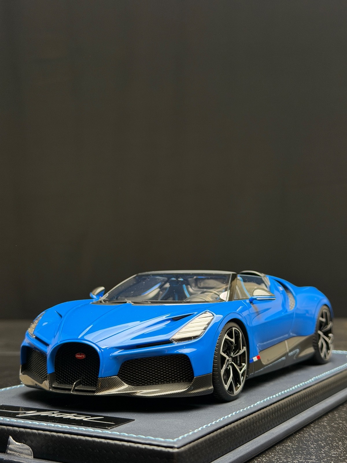Bugatti Mistral (Blue) [MR Collection] 1/18 scale
