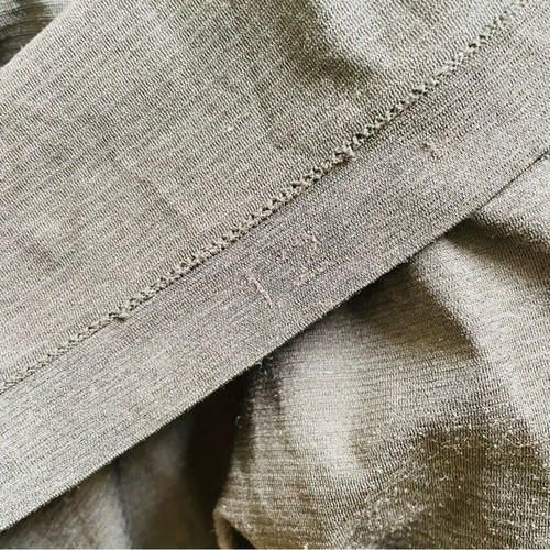 *DEFEKT* Lululemon GRÖSSE 12 Swiftly Tech Langarm hüftlanges Oberteil in Schwarz - Bild 5 von 5