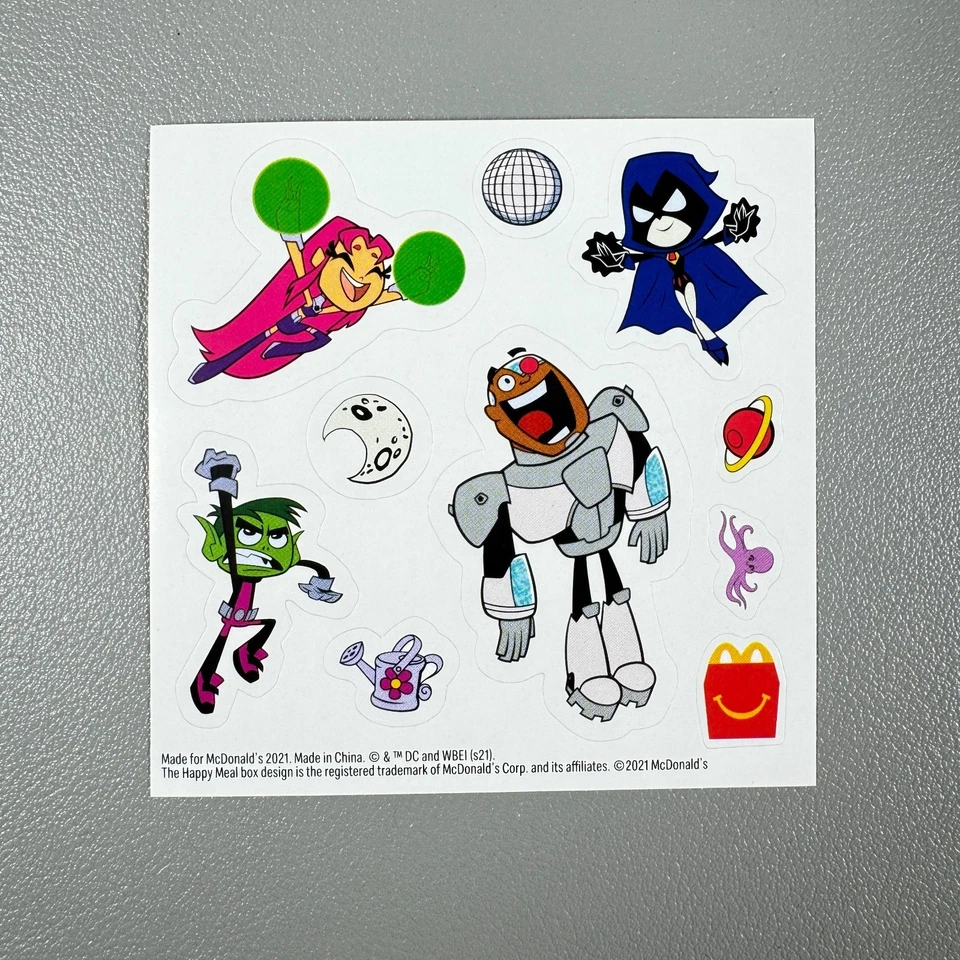 McDonald's Happy Meal Toy 2021 - Robin #2 | DC Teen Titans Go! Póster y pegatinas Foto 4 de 4