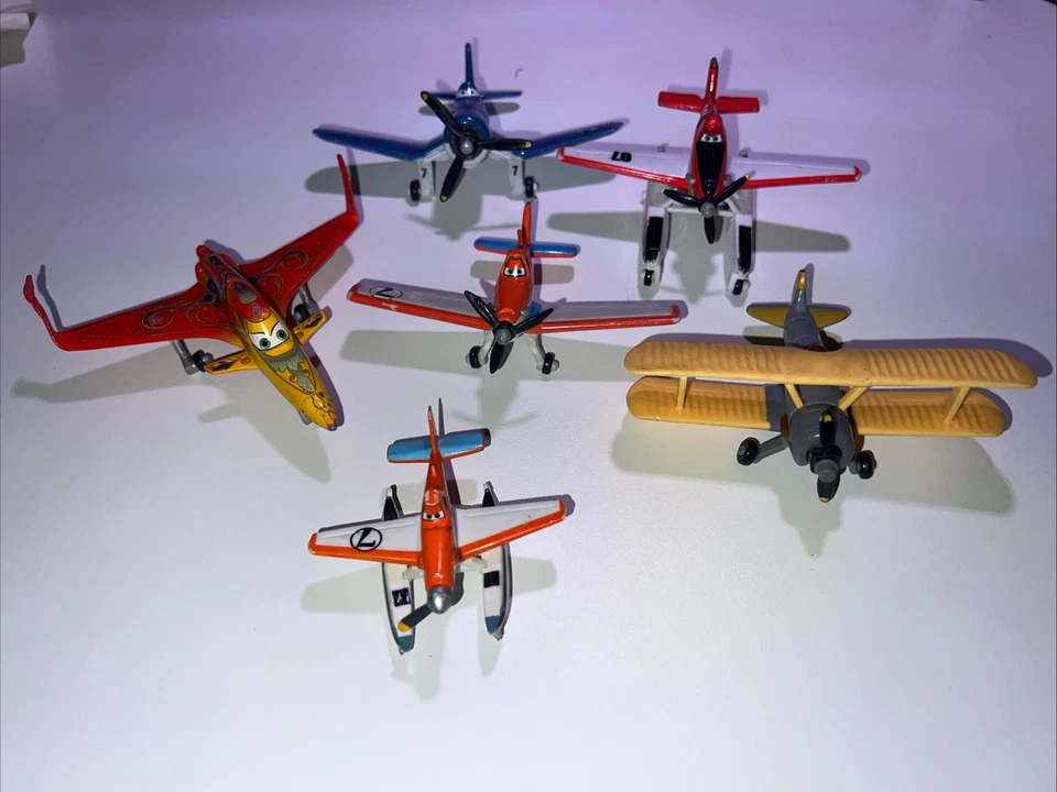 Lote de 5 aviones Disney Pixar de metal fundido a presión y pequeños juguetes Mattel de plástico plumero Foto 2 de 4