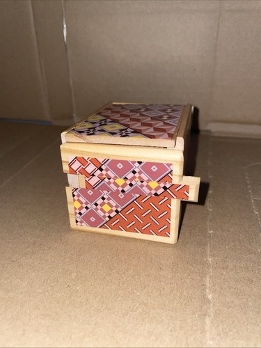 Vintage Late 20th Century Wooden Japanese Puzzle Box - Vibrant Design - 8x6x5cm - Picture 9 of 10