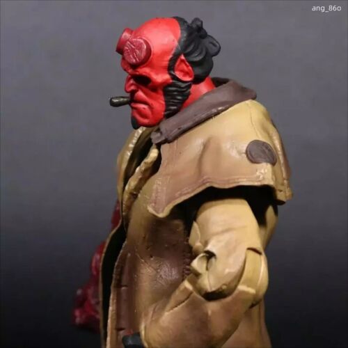 Hellboy The Golden Army Action Figure Mezco 18cm Trench Sigaro Idea Regalo - Imagen 6 de 24