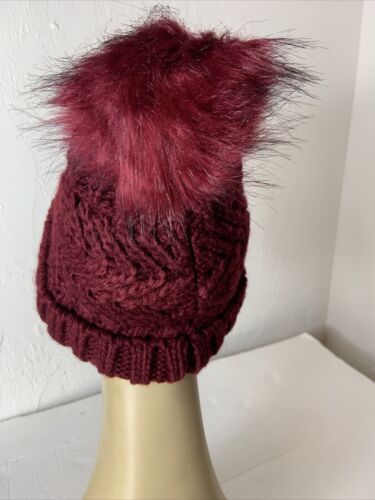 West Loop Women’s Wine Pom Hat| Winter Hat/ Head warmer/ Winter Cap/ - Picture 3 of 4